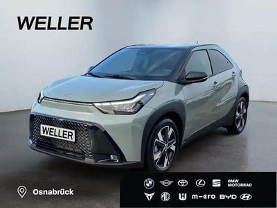 Neu Toyota Aygo 116 PS (85 kW) 2026 Urban khaki / schwarz (gruen) Kleinwagen