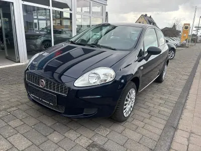 Begagnad Fiat Grande Punto Active 65 HK (47 kW) 2009 Blå Halvkombi