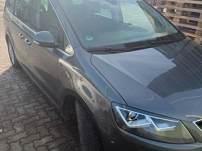 Grau Gebraucht 2018 Seat Alhambra Van / Kleinbus | 21.500 € (Fairer Preis)