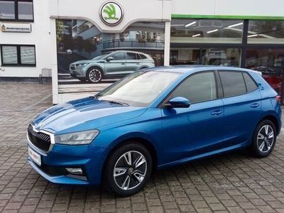 Gebraucht Skoda Fabia Ambition 95 PS (69 kW) 2021 Raceblau metallic met.raceblau metallic met. Kleinwagen