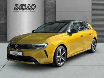 Gebraucht Opel Astra Elegance 110 PS (80 kW) 2023 Lackierung amber yellow/typ au Limousine
