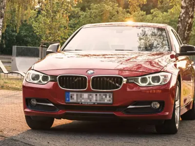 Gebraucht BMW 320 Sport Line 184 PS (135 kW) 2012 Rot Limousine