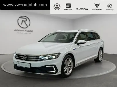 Używany VW Passat 218 KM (160 kW) 2022 Biały Kombi