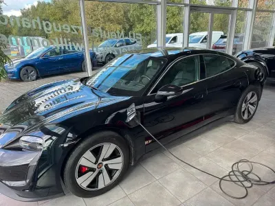 Gebraucht Porsche Taycan 4S 419 kW (571 PS) 2020 Tiefschwarz Limousine