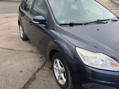 Gebraucht Ford Focus 100 PS (73 kW) 2008 Grau Limousine