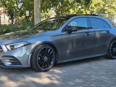 Gebraucht Mercedes A180 AMG line 136 PS (100 kW) 2019 Grau Limousine