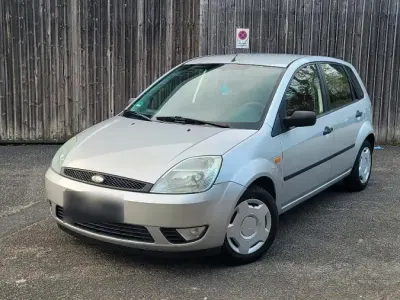 Używany Ford Fiesta 80 KM (58 kW) 2005 Srebrny Hatchback