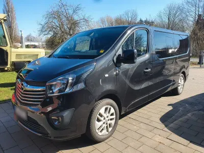 Usata Opel Vivaro 145 CV (106 kW) 2015 Nero Monovolume
