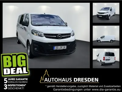 Gebraucht Opel Vivaro-e Combi Elegance 144 PS (105 kW) 2022 Jade weiss Van / Kleinbus
