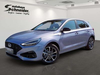 Blau Neu 2025 Hyundai i30 Advantage Limousine | 25.490 € (Etwas zu teuer)