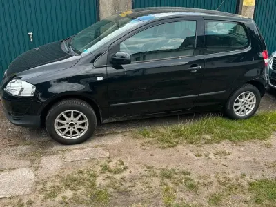 Gebraucht VW Fox 64 PS (47 kW) 2008 Schwarz Kleinwagen