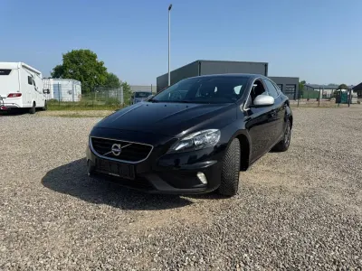 Gebraucht Volvo V40 R-Design Kinetic 120 PS (88 kW) 2015 Schwarz Limousine