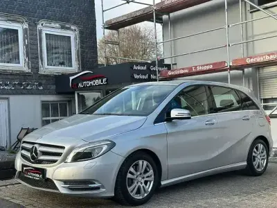 Gebraucht Mercedes B180 122 PS (89 kW) 2013 Polarsilber  metalliclack Van / Kleinbus