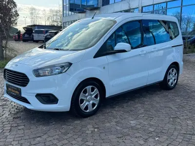 Używany Ford Tourneo Courier 101 KM (74 kW) 2019 Biały Minivan