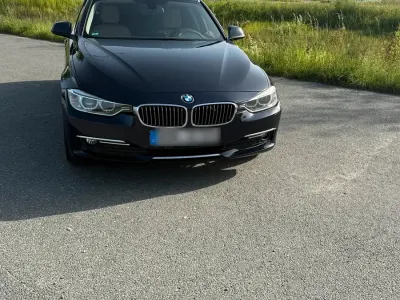 Gebraucht BMW 318 Luxury Line 143 PS (105 kW) 2013 Blau Limousine