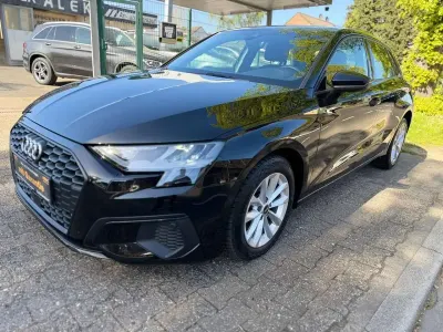 Gebraucht Audi A3 Basis 116 PS (85 kW) 2023 Schwarz Limousine