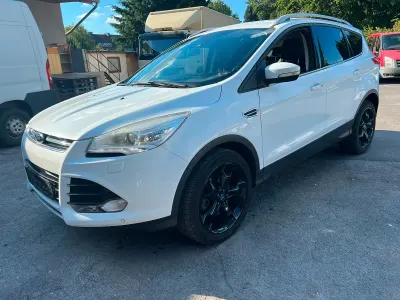 Gebraucht Ford Kuga 163 PS (119 kW) 2013 Weiß SUV