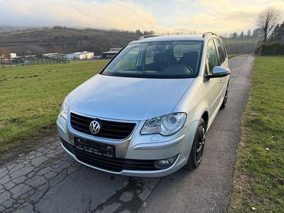 Silber Gebraucht 2009 VW Touran Trendline Van / Kleinbus | 5.990 € (Etwas zu teuer)