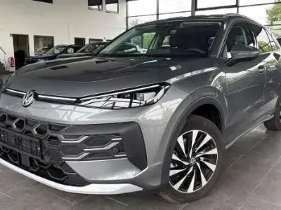 Usado VW T-Roc Style 150 HP (110 kW) 2026 Cinzento SUV