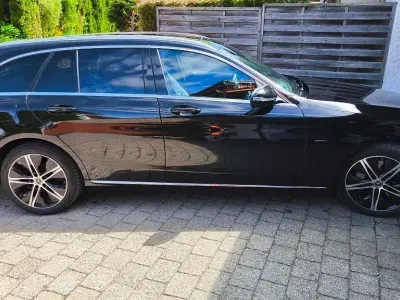 Używany Mercedes C300e Avantgarde 306 KM (225 kW) 2021 Czarny Sedan/Limuzyna