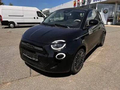 Gebraucht Fiat 500e La Prima 86 kW (118 PS) 2023 Colore esterno (onyx schwarz) Cabrio