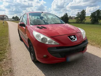 Gebraucht Peugeot 206+ 68 PS (50 kW) 2009 Rot Kleinwagen