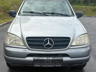 Gebraucht Mercedes ML230 150 PS (110 kW) 1998 Silber SUV