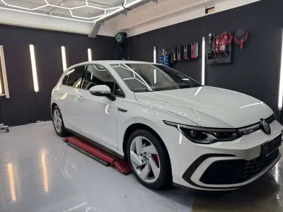 Second-hand VW Golf VIII GTD 200 CP (147 kW) 2024 Alb Berlinǎ