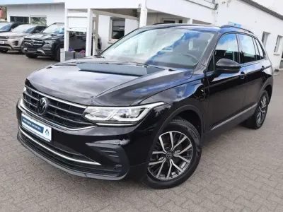 Gebraucht VW Tiguan R 245 PS (180 kW) 2022 Deep black pearlescent SUV