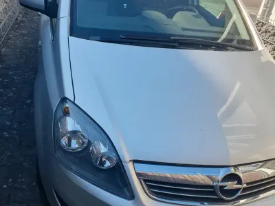 Gebraucht Opel Zafira 140 PS (102 kW) 2010 Silber Van / Kleinbus
