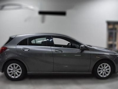Gebraucht Mercedes A180 109 PS (80 kW) 2016 Grau metallic