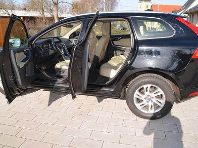 Gebraucht Volvo XC60 Momentum 190 PS (139 kW) 2017 Schwarz SUV