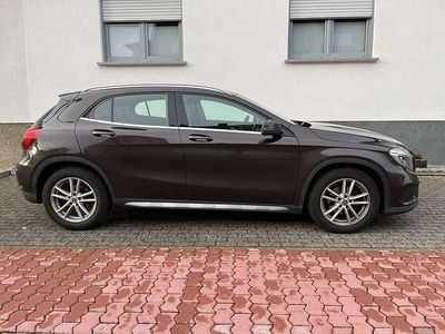 Usata Mercedes GLA180 StreetStyle 122 CV (89 kW) 2015 Marrone SUV