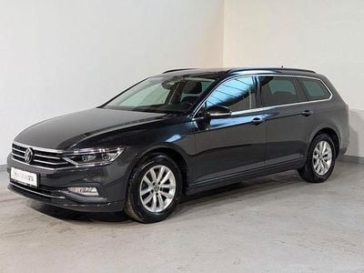 Gebraucht VW Passat 150 PS (110 kW) 2023 Grau Limousine