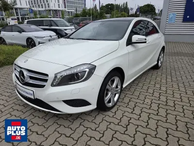 Gebraucht Mercedes A180 Urban 122 PS (89 kW) 2015 Calcite white  uni paint Kleinwagen
