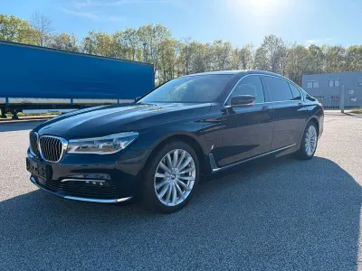 Gebraucht BMW 740 Sport Line 258 PS (189 kW) 2017 Blau Limousine