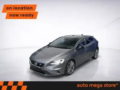 Gebraucht Volvo V40 Momentum 190 PS (139 kW) 2018 Osmium grey / metallic Kombi