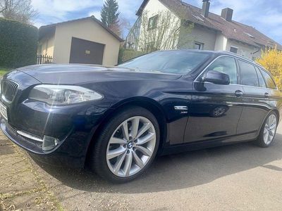 Usata BMW 530 Luxury Line 258 CV (189 kW) 2012 Blu Station wagon
