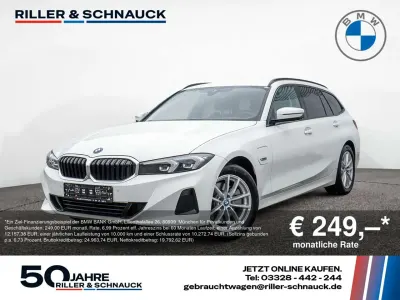 Gebraucht BMW 330e Sport Line 292 PS (214 kW) 2023 Weiß Limousine