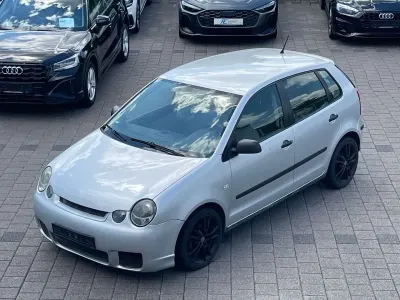 Gebraucht VW Polo Basis 64 PS (47 kW) 2004 Silber metallic Kleinwagen