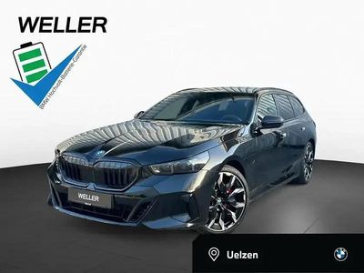 Neu BMW 550e M Sport 313 PS (230 kW) 2026 Saphirschwarz (schwarz) Kombi