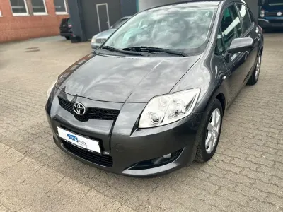 Gebraucht Toyota Auris Life 101 PS (74 kW) 2009 Grau Kleinwagen
