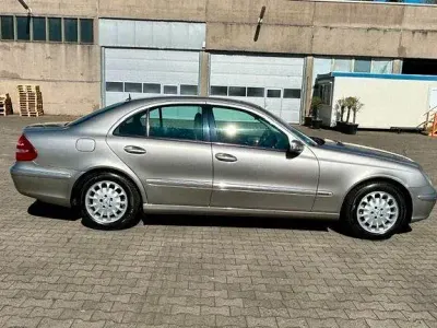 Second-hand Mercedes E200 Elegance 163 CP (119 kW) 2004 Auriu Berlinǎ