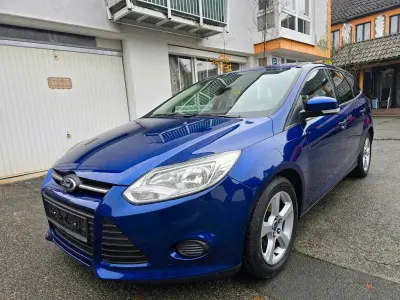 Gebraucht Ford Focus Trend 101 PS (74 kW) 2014 Blau Limousine