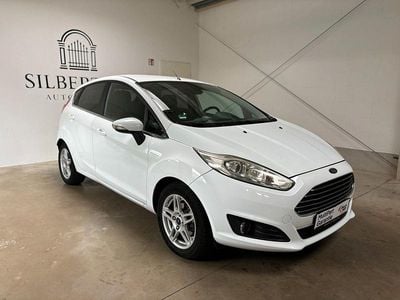 Gebraucht Ford Fiesta Titanium 95 PS (69 kW) 2015 Weiß Kleinwagen