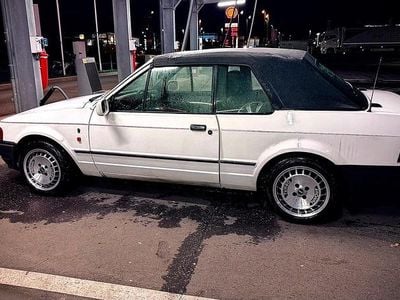 Weiß Gebraucht 1990 Ford Escort Cabriolet Ghia Cabrio | 2.550 €