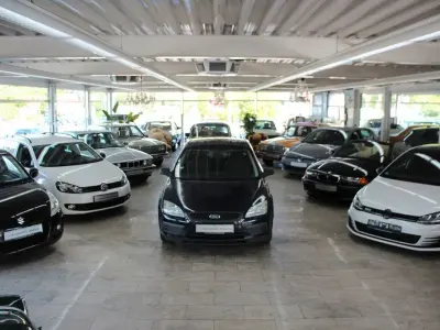 Usata Ford Focus Trend 101 CV (74 kW) 2005 Blu Berlina