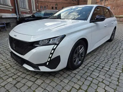 Gebraucht Peugeot 308 SW Active 131 PS (96 kW) 2022 Weiß Kombi