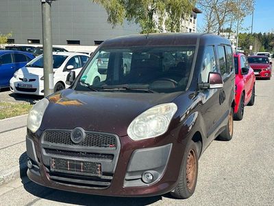 Usata Fiat Doblò 90 CV (66 kW) 2010 Viola Monovolume