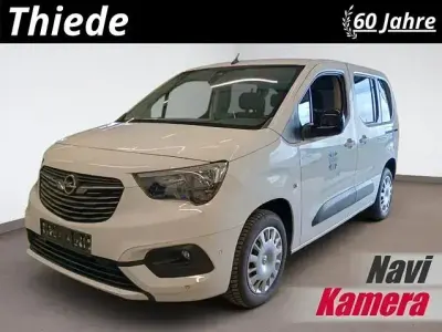 Gebraucht Opel Combo Life Elegance 131 PS (96 kW) 2022 White jade Limousine